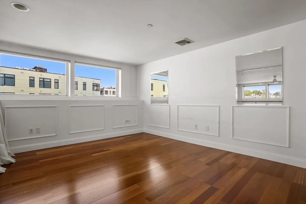10 Ocean Ave, Revere Beach