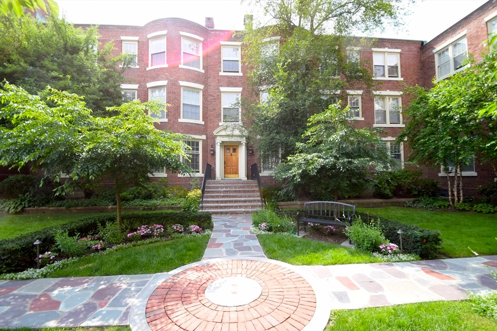 141 Beaconsfield Rd, Brookline