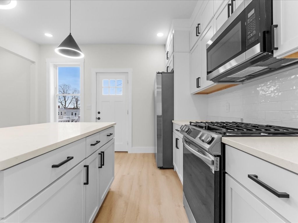 47 Brackett St, Oak Square