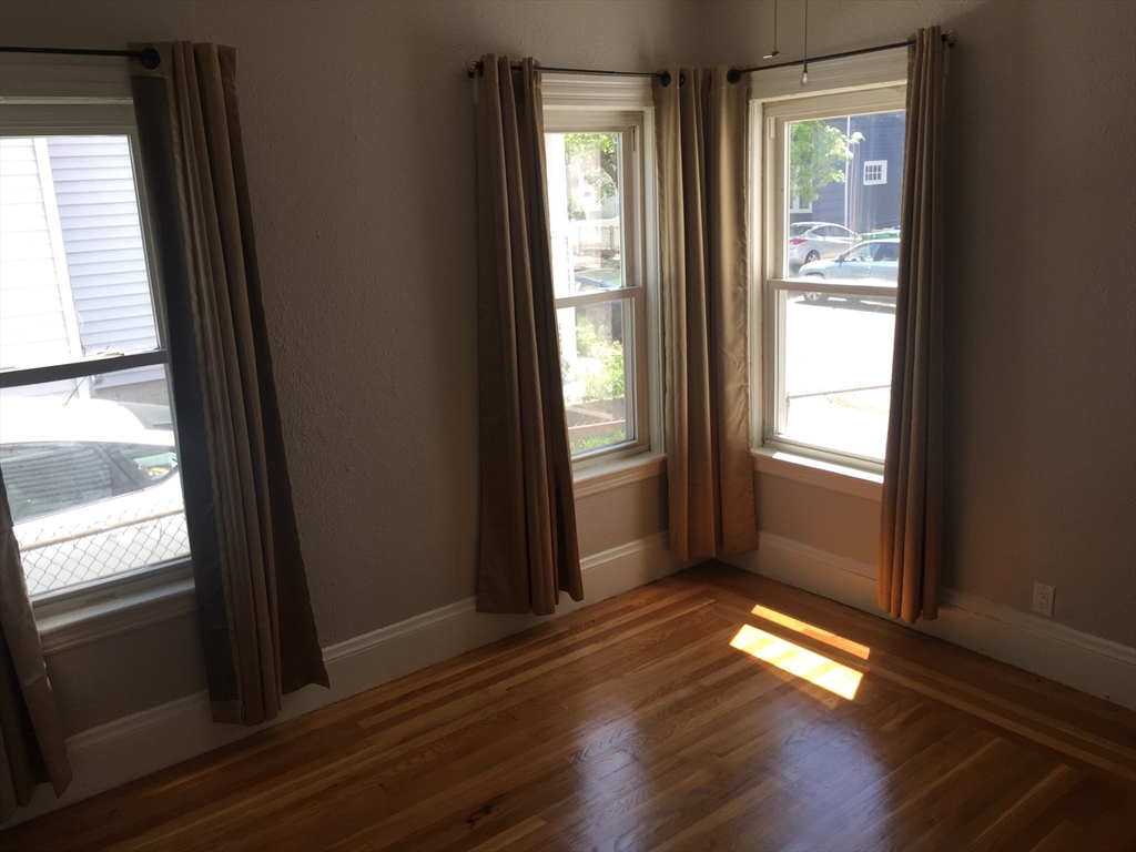 65 Edward St, Medford