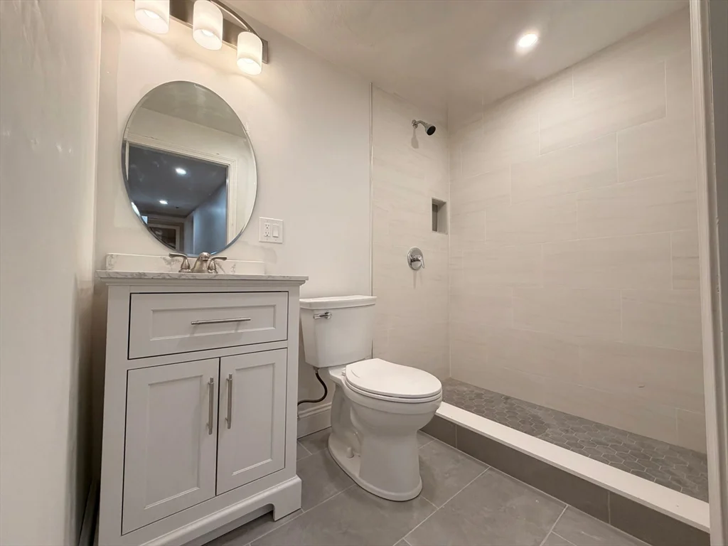 44 Franklin St, Medford