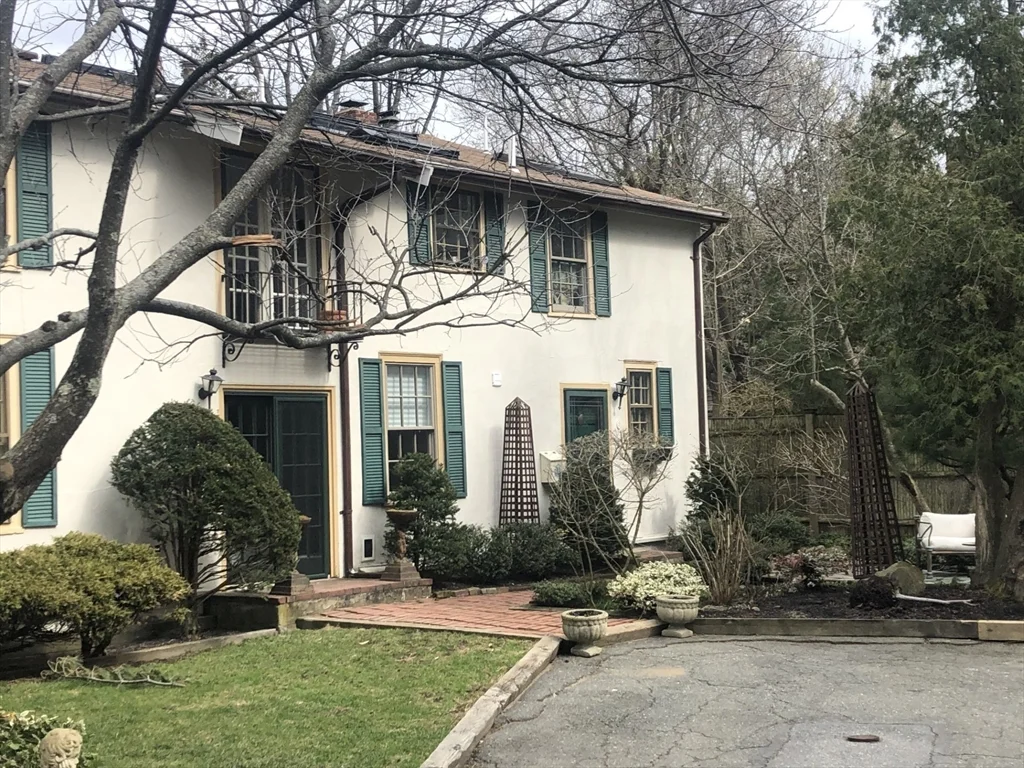 5 Stacey Ct, Marblehead