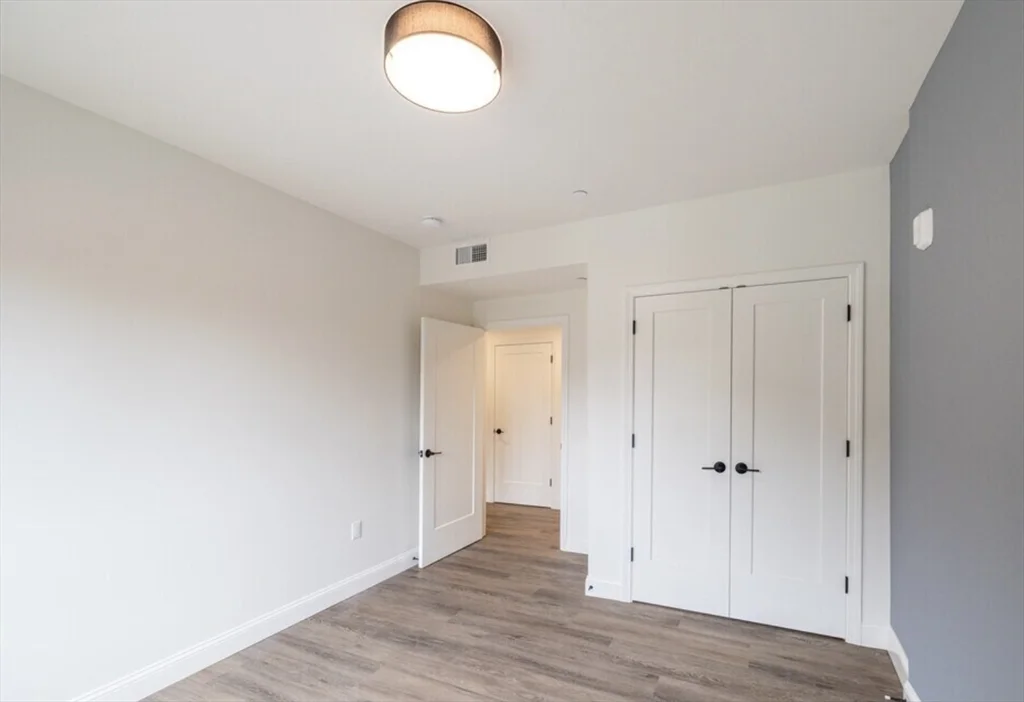 215 Canal St, Lawrence