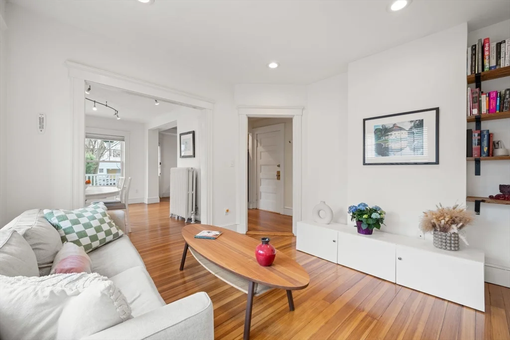 10 Bowdoin St, Neighborhood Nine