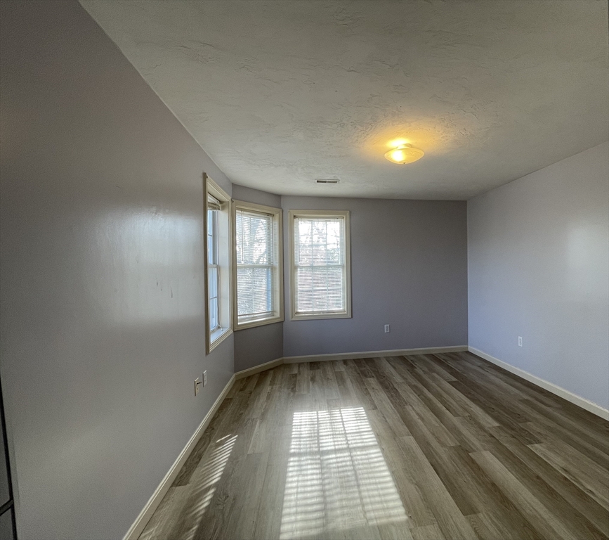 55 Ledgecrest Dr, Worcester