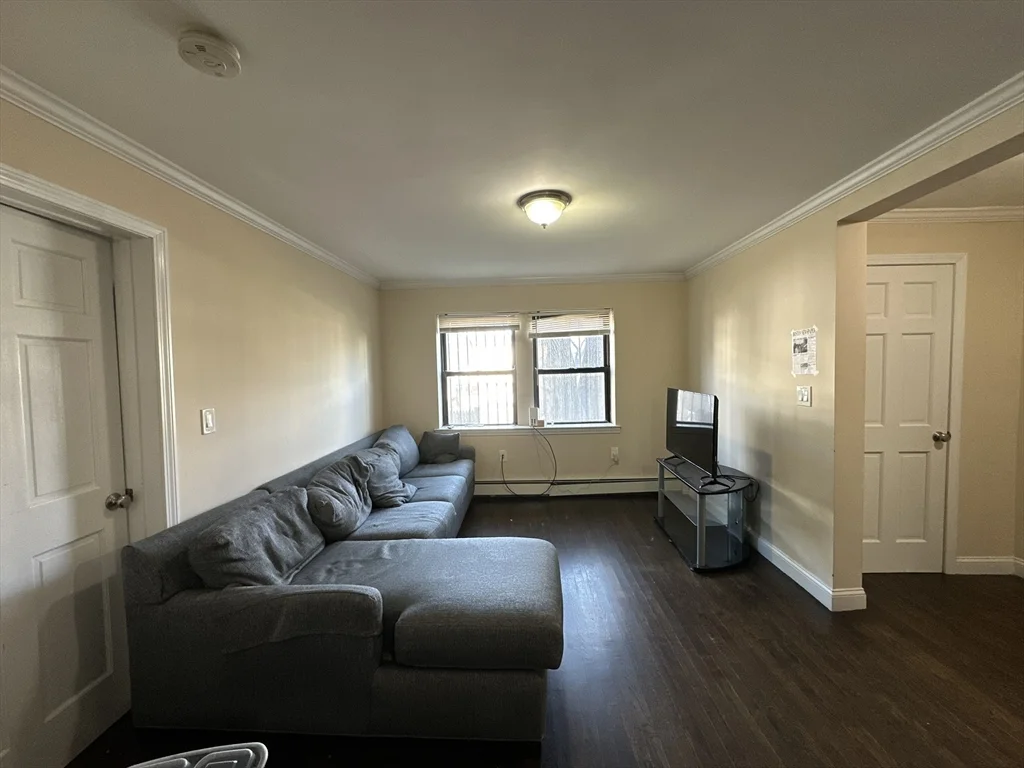 435 Walnut Ave, Roxbury