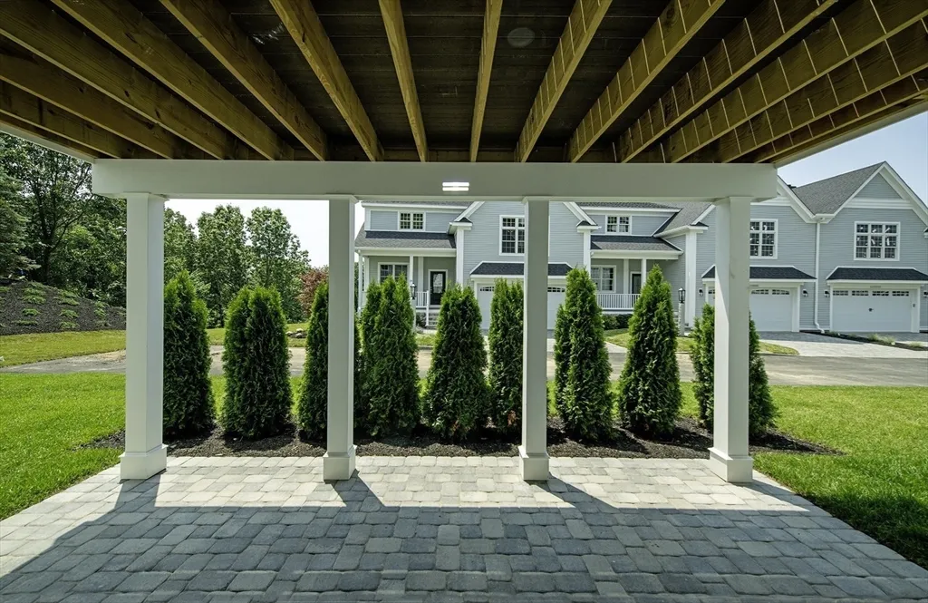 23 Clubview Dr, Andover