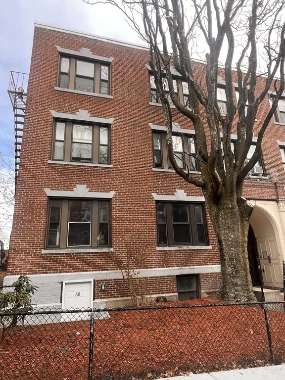 15 Park Vale, Allston