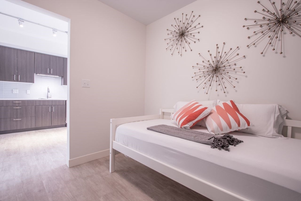 900 Beacon St, Fenway