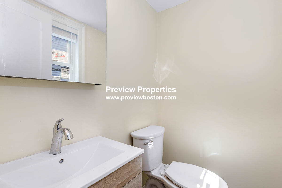 70 Stanley Ave, South Medford