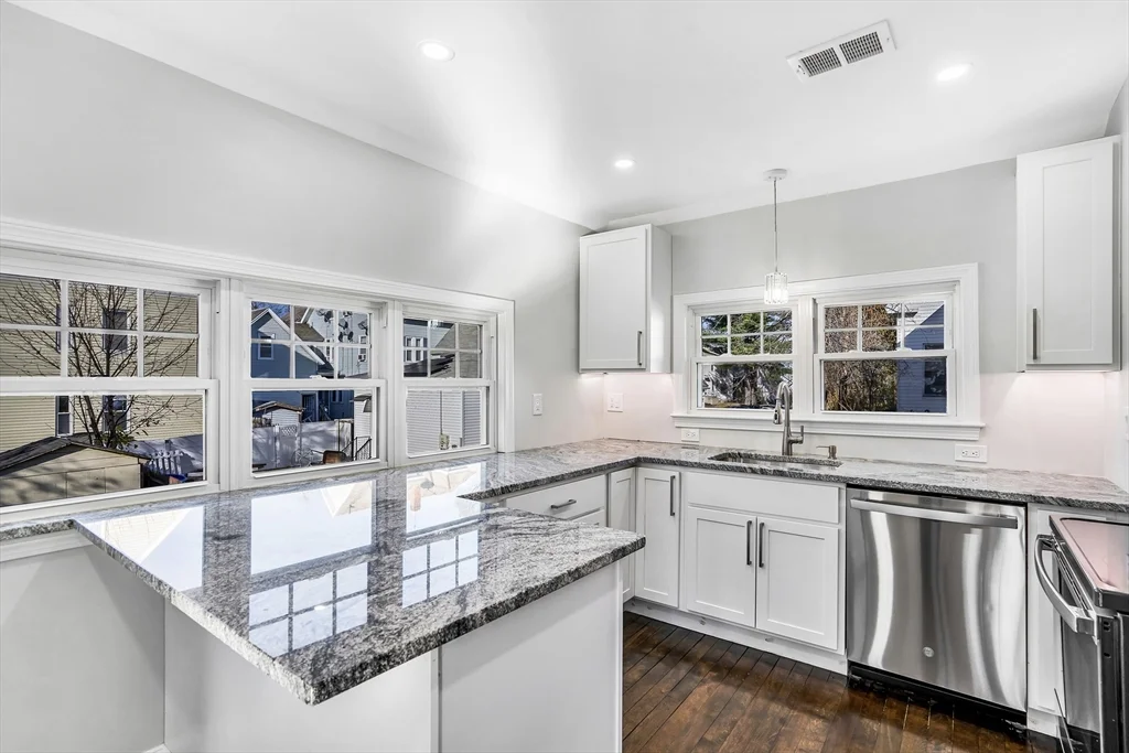 77 Maverick St, Fitchburg