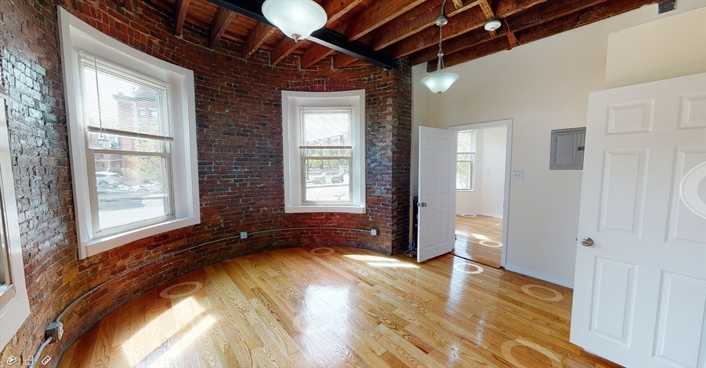 879 Beacon St, Fenway