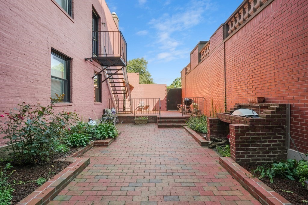 230 Beacon St, Back Bay