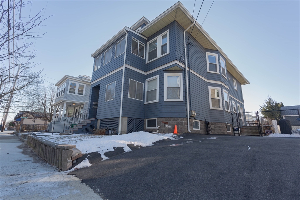 565-567 Riverside Ave, Medford