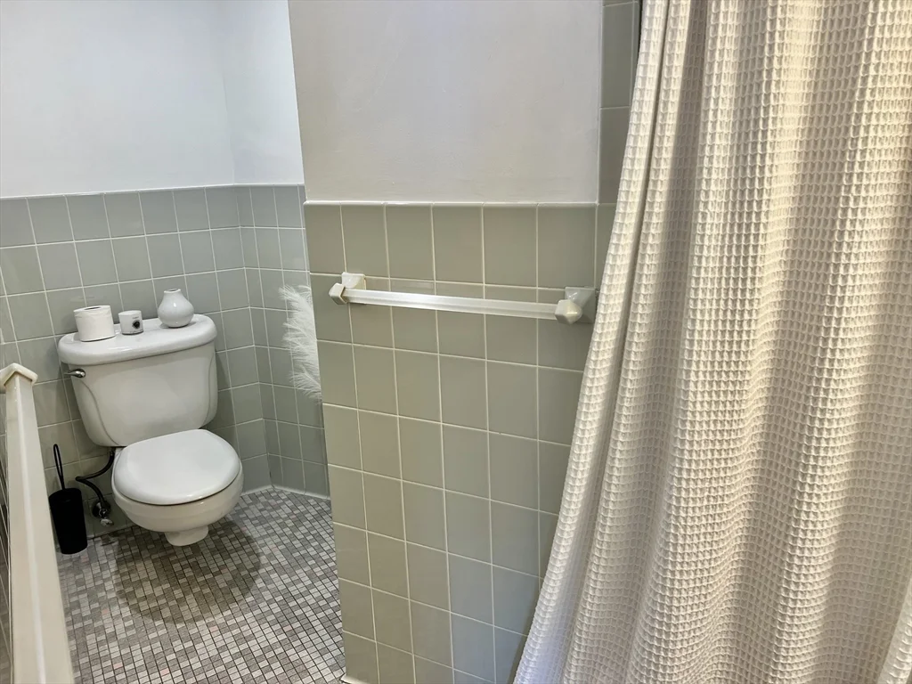 300 Lynn Shore Dr, Lynn