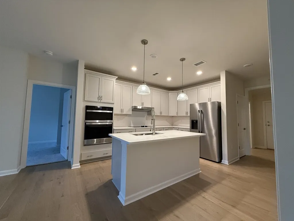 4 Winslow Ln, Grafton