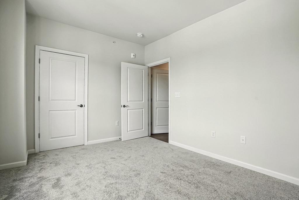 4 Winslow Ln, Grafton