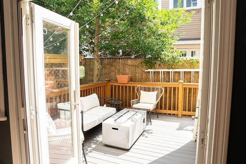 12 Lexington Ave, Charlestown