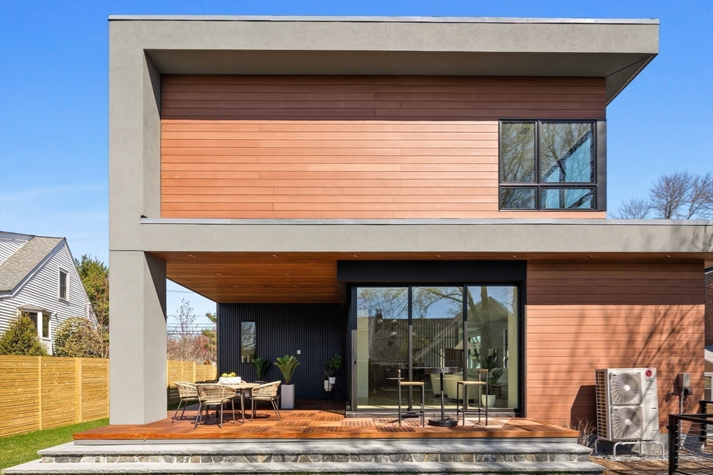 90 Auburndale Ave, Newton