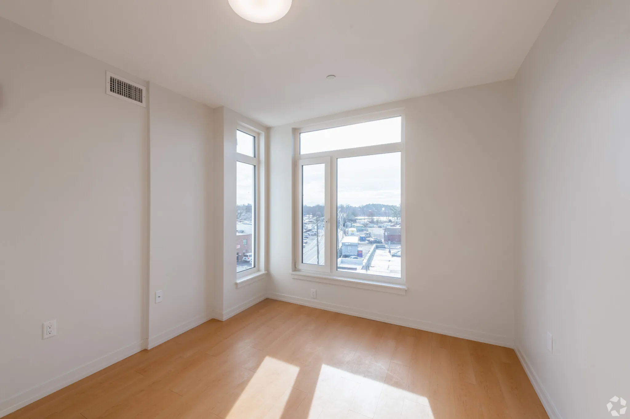 77 New St, Neighborhood Nine