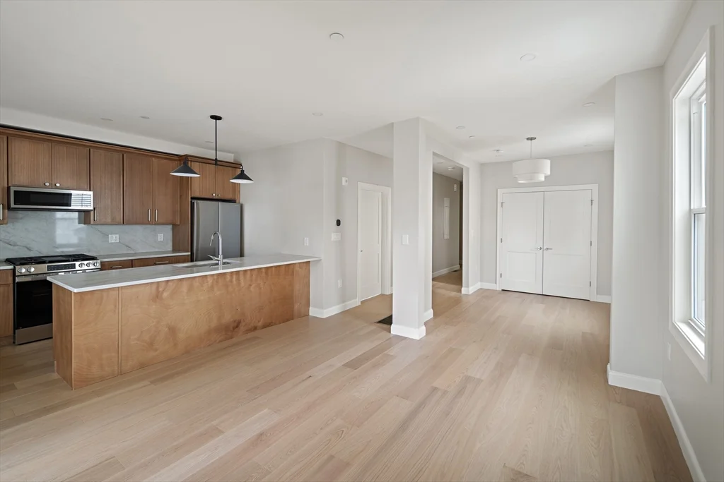 206 Byron St, East Boston