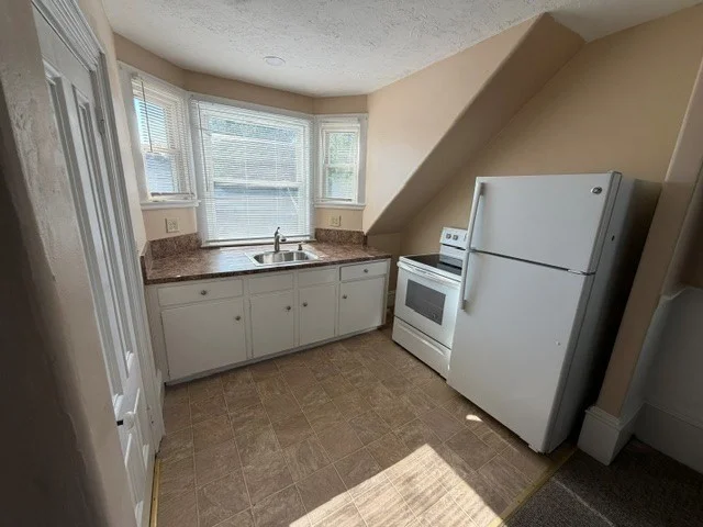 325 Adams St, Abington