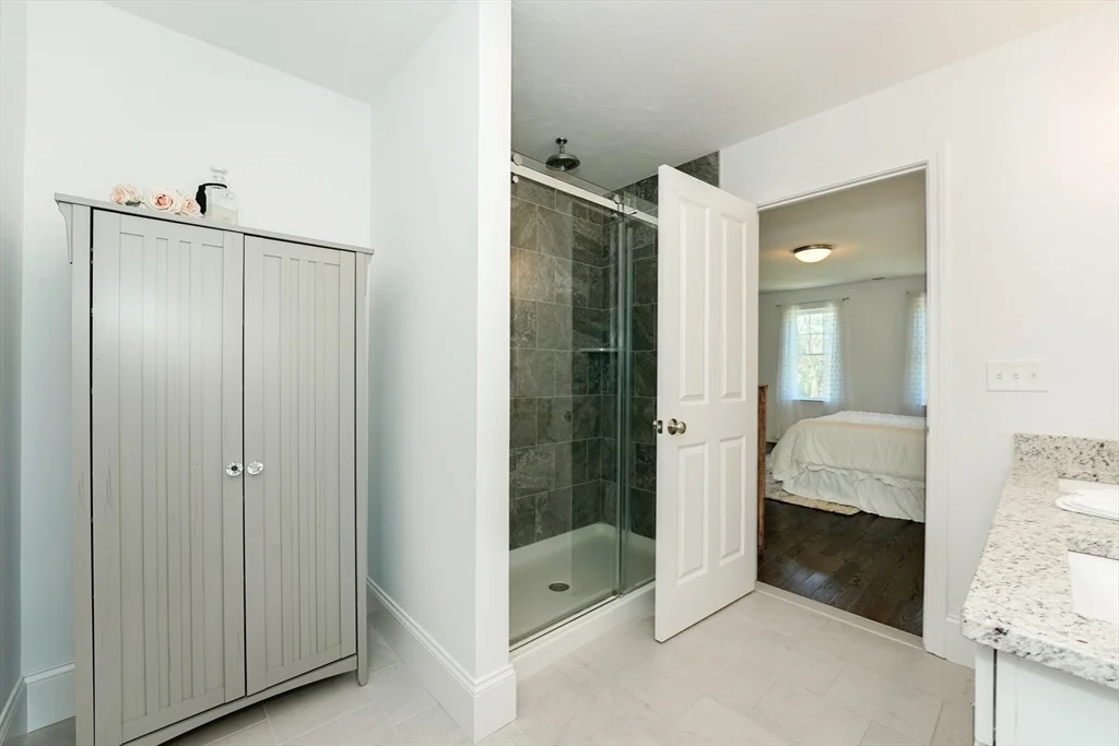 18 Cleary Cir, Norfolk