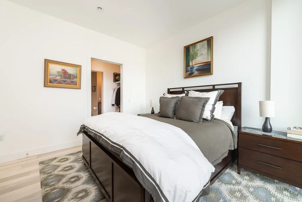 32 Traveler St, South End