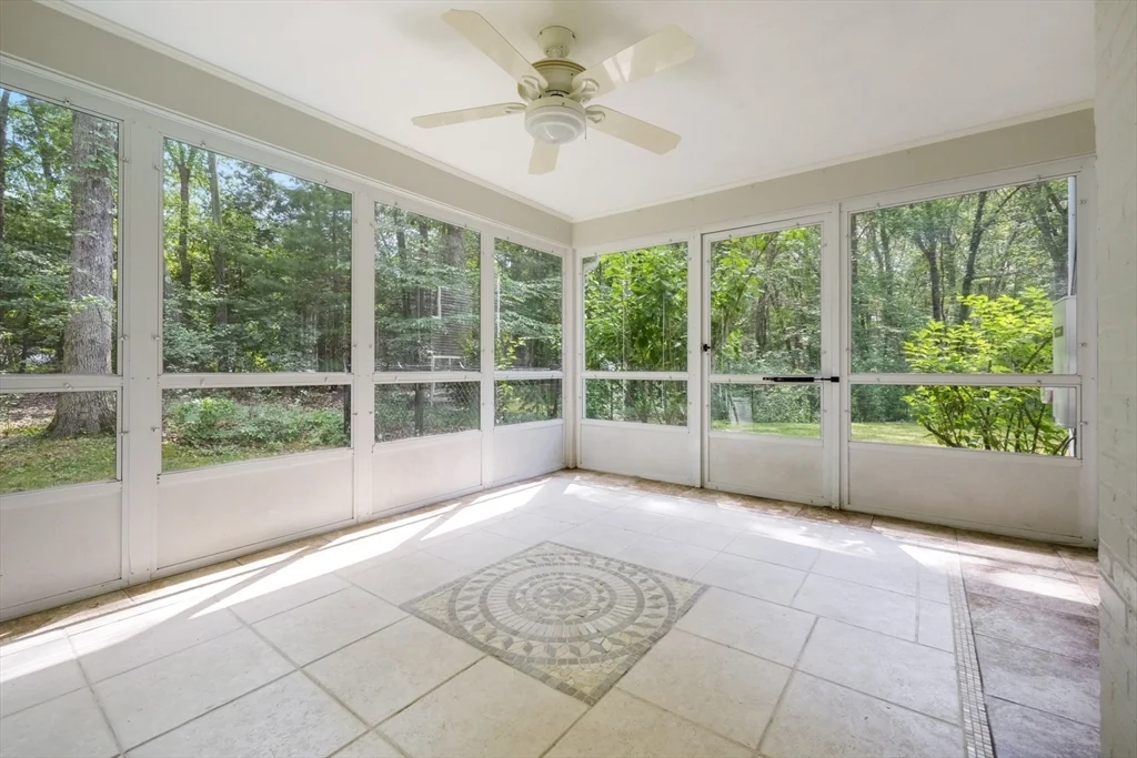 188 Country Dr, Weston