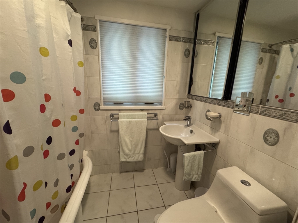 45 Dexter Rd, Newtonville