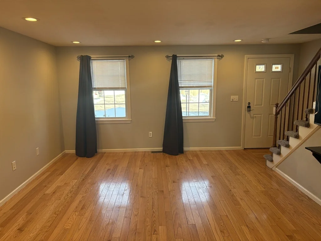 453 Turnpike St, Easton