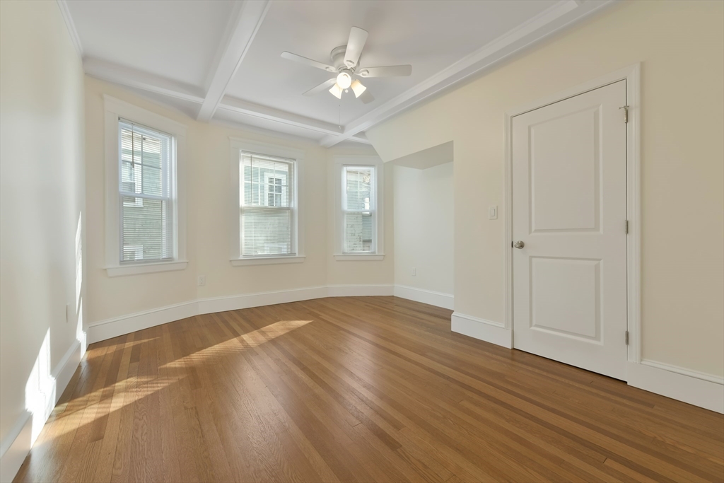 48 Manthorne Rd, Roxbury