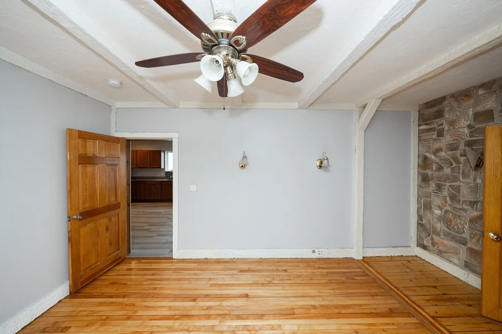 10 Alpine, Worcester