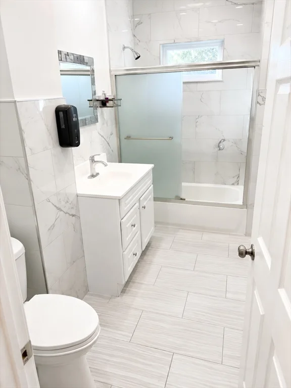 832 Montello, Brockton