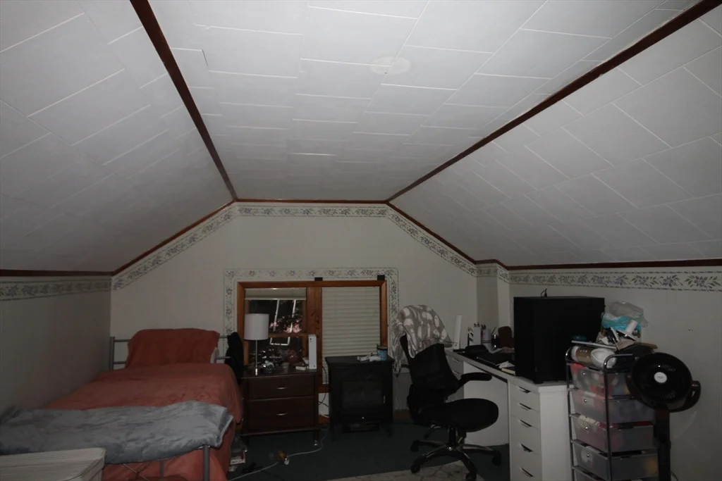 104 Saint James Ave, Holyoke