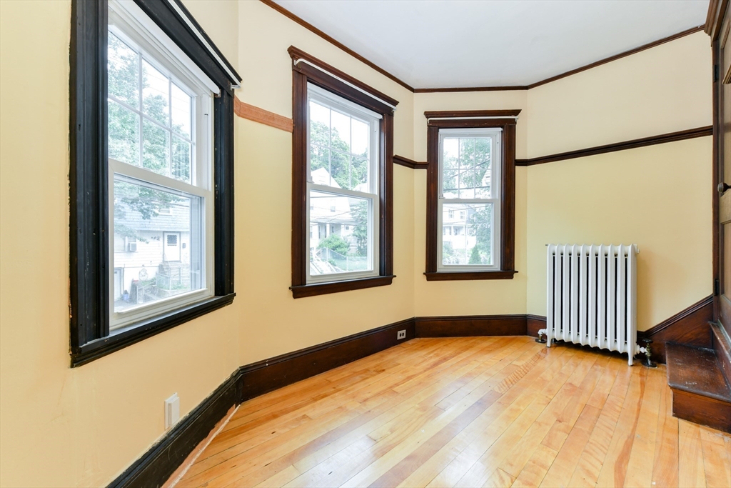 652 South, Roslindale