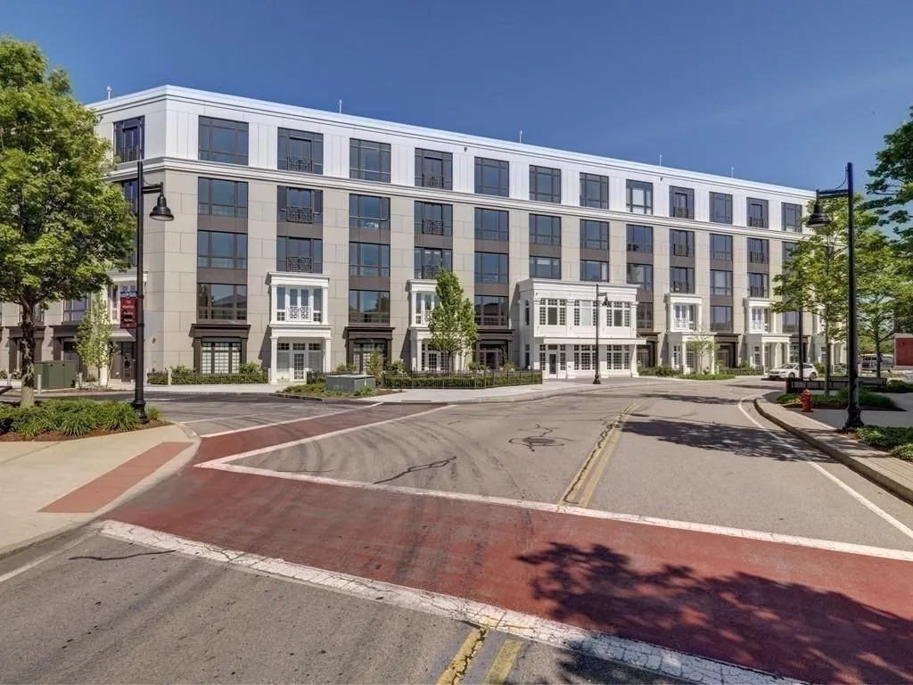 10 Shipyard Dr, Hingham