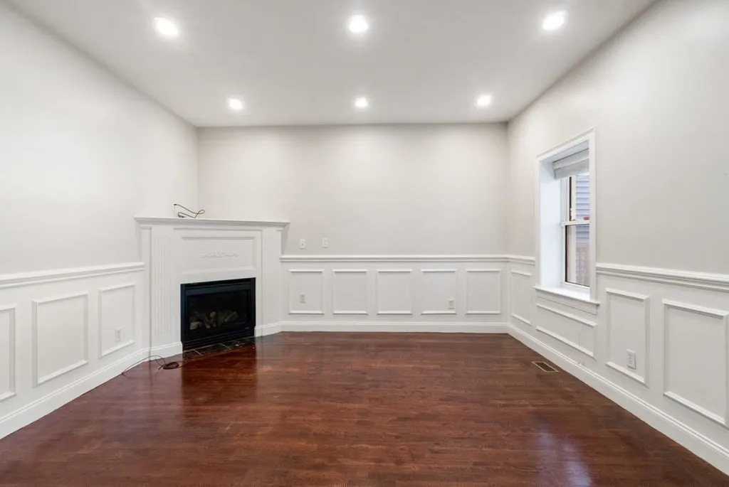 110 N St, South Boston