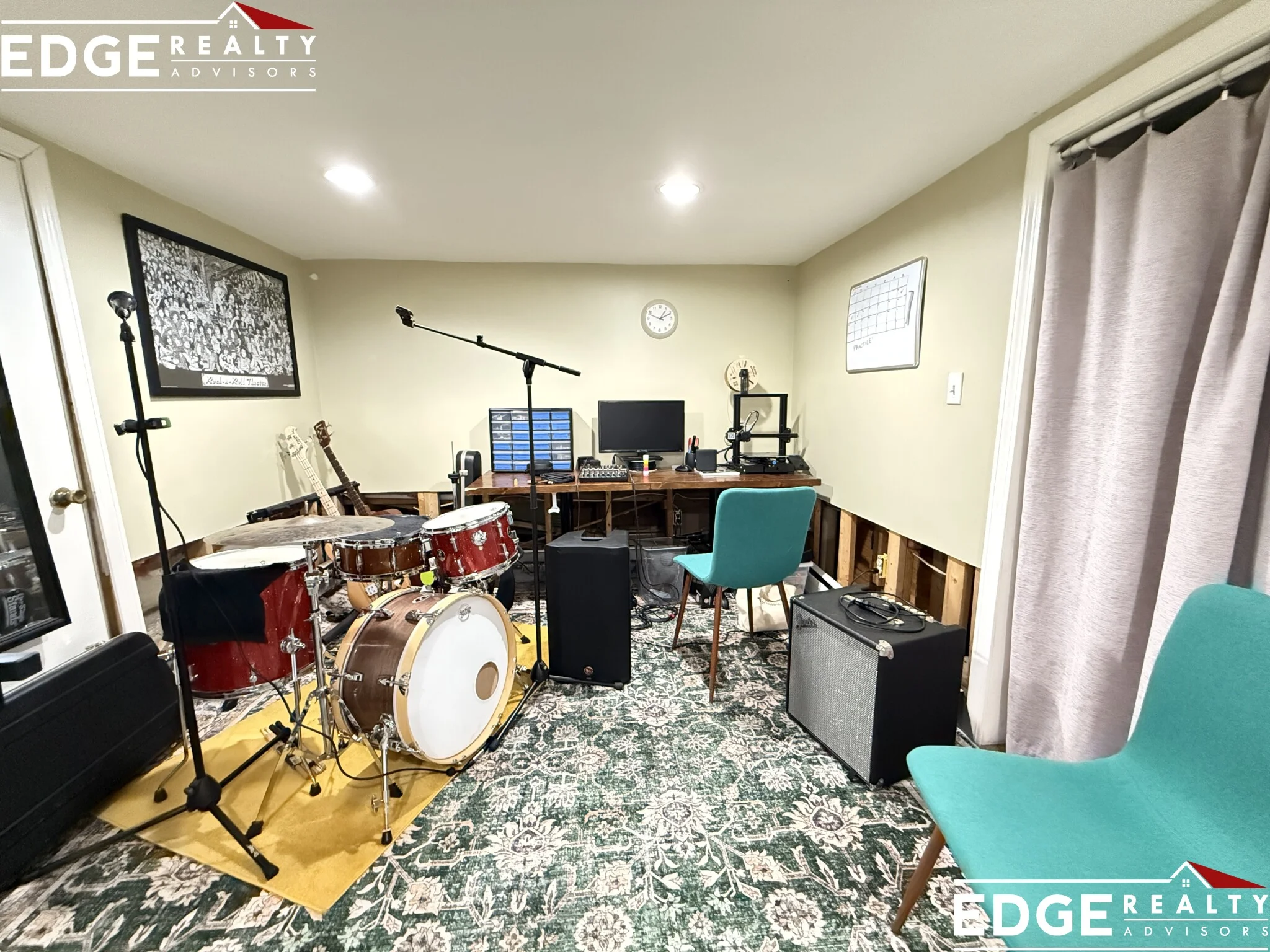 13 Lyons Ct, Watertown