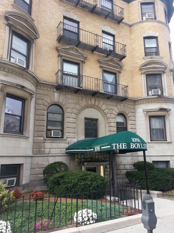 1091 Boylston St, Fenway