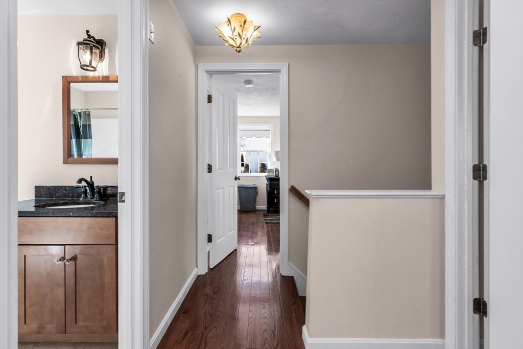 6 Gedney Dr, Peabody