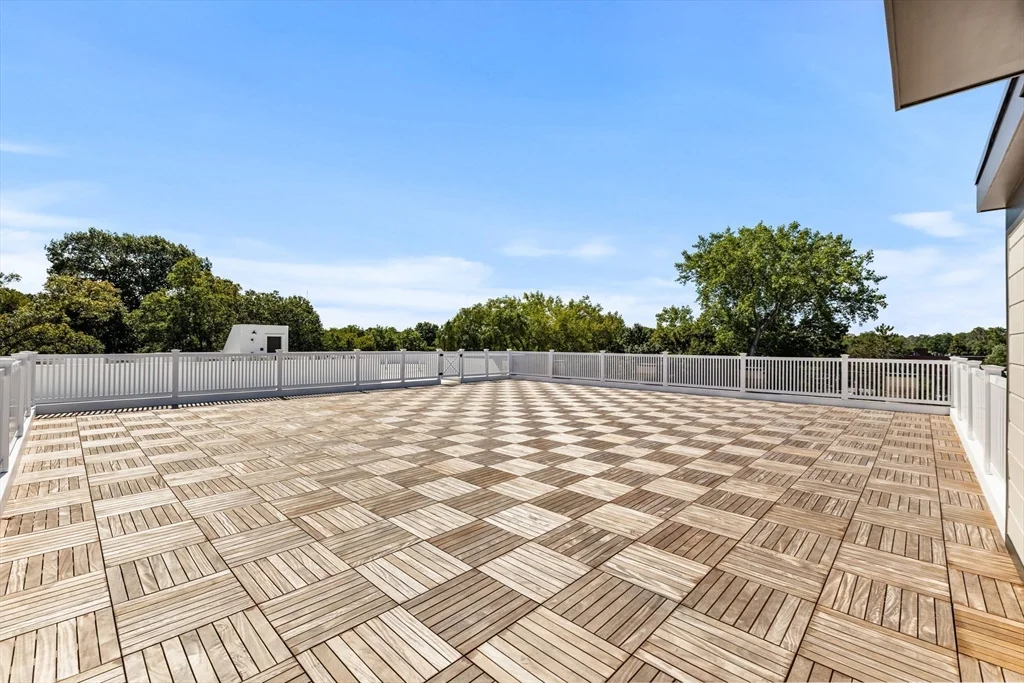 1114 Beacon St, Newton Center