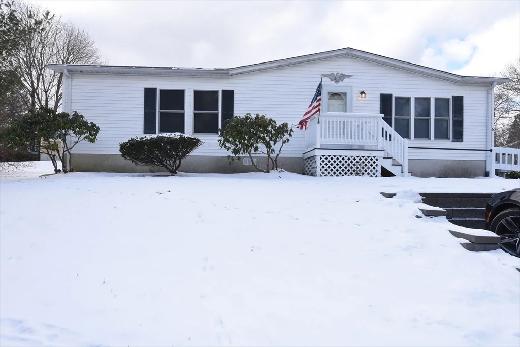 6 Canterbury Ln, Rockland