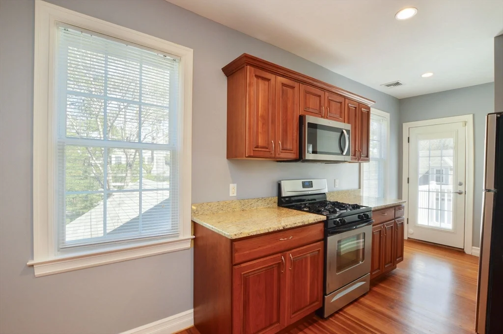 66 Tucker Ln, Dartmouth