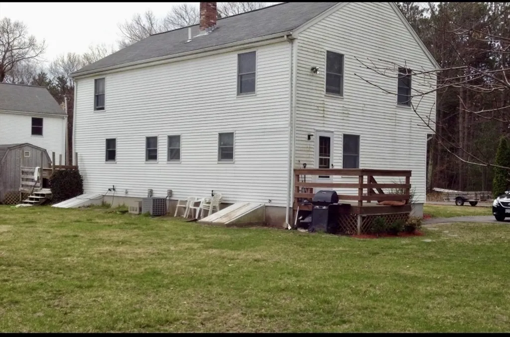 567 Mendon Rd, Attleboro