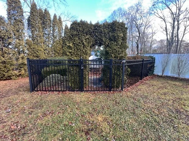 1657 Meridian, Fall River