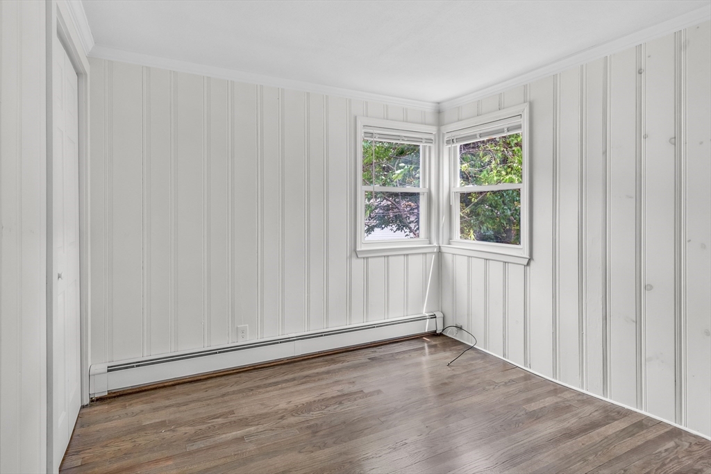 4 Oakridge Ave, Natick