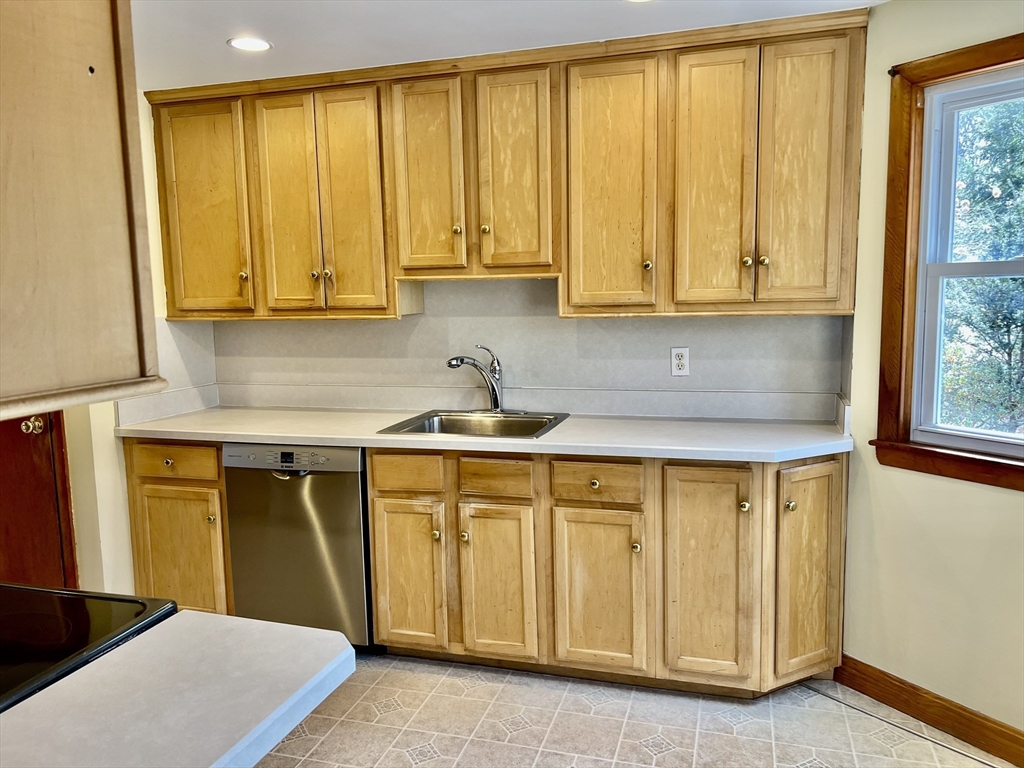 45 Maiden Ln, Wayland