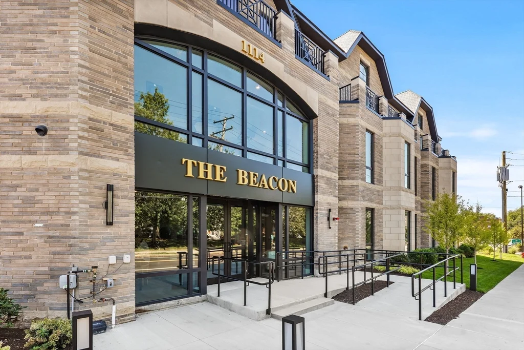 1114 Beacon St, Newton Center