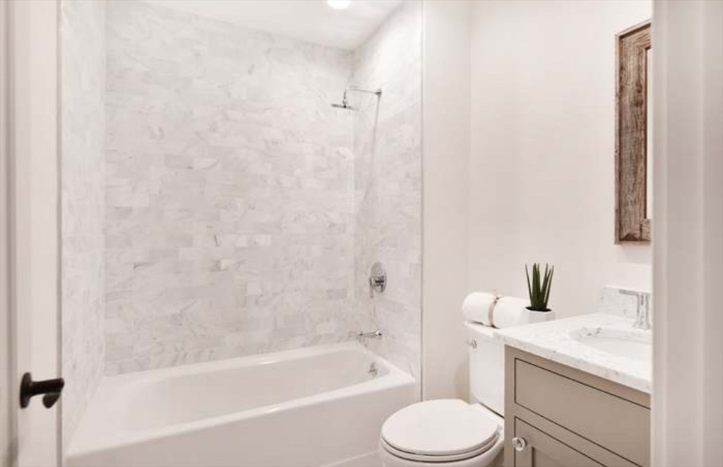 44 Evergreen St, Jamaica Plain